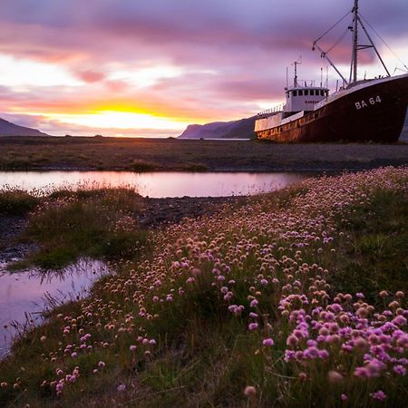 Вилла Kirkjubraut - Church Street Talknafjordur Экстерьер фото
